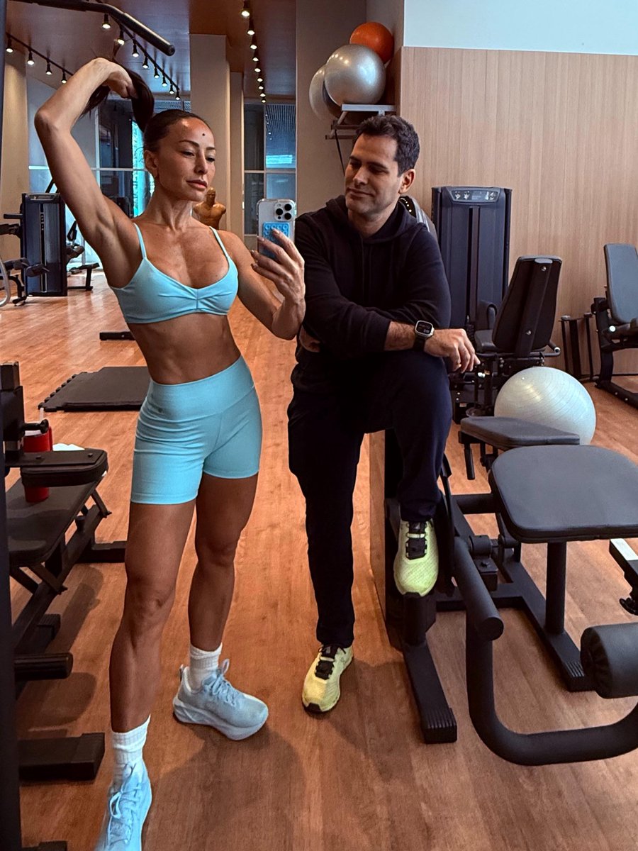 MARCIOLUI's tweet photo. Sextou com treino pago com @SabrinaSato 💪🏽❤️
E você, já treinou hoje?
#sabrinasato 
#teamlui 
#shotoniphone https://t.co/us593oMOEh