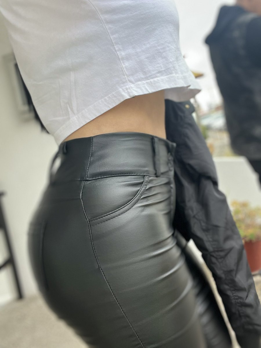 laurasx tweet media