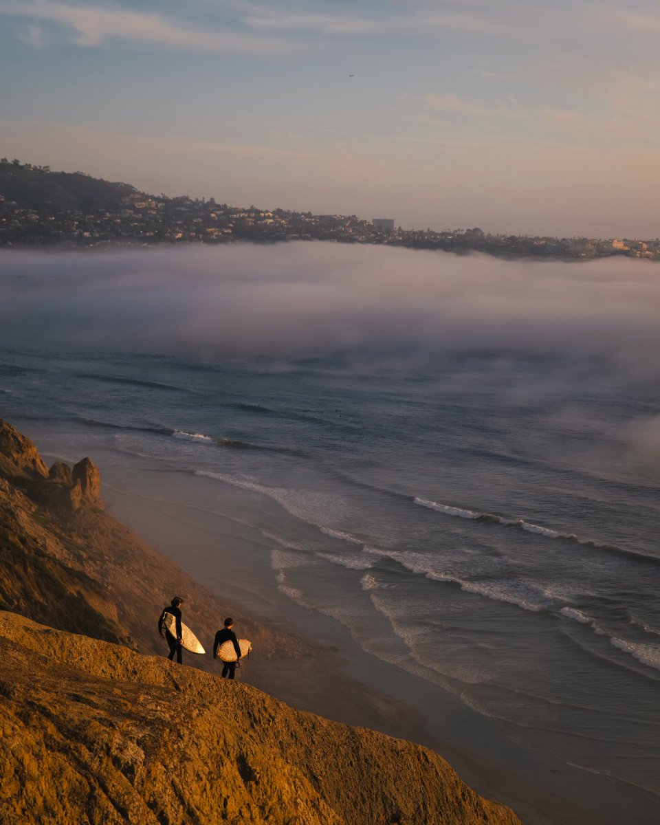 UCSanDiego's tweet image. There are sunsets… and then there are Gliderport sunsets. 🌞🥲  

Photos via: @erikjepsen on Instagram

#UCSD #UCSanDiego #LaJolla #TorreyPinesGliderport