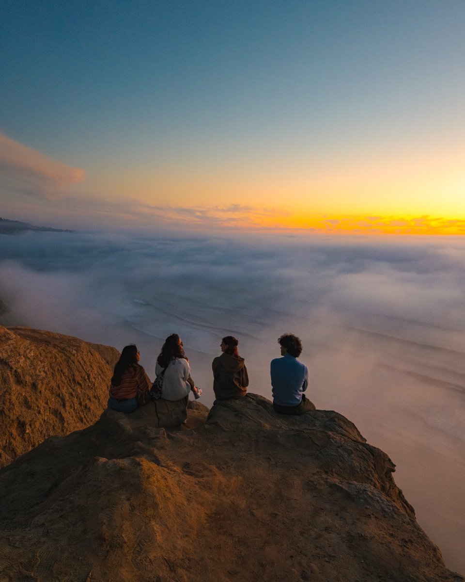 UCSanDiego's tweet image. There are sunsets… and then there are Gliderport sunsets. 🌞🥲  

Photos via: @erikjepsen on Instagram

#UCSD #UCSanDiego #LaJolla #TorreyPinesGliderport
