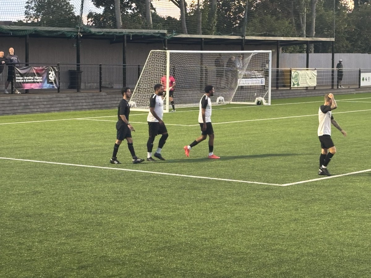 AS_FootyReview's tweet image. 48 mins: ⏰ GOAL

Neeeeks, some finish that, dinked the keeper in style, round of applause sir 👏🏼 

@RomanGlassFC 4-0 @NandTFC #FW