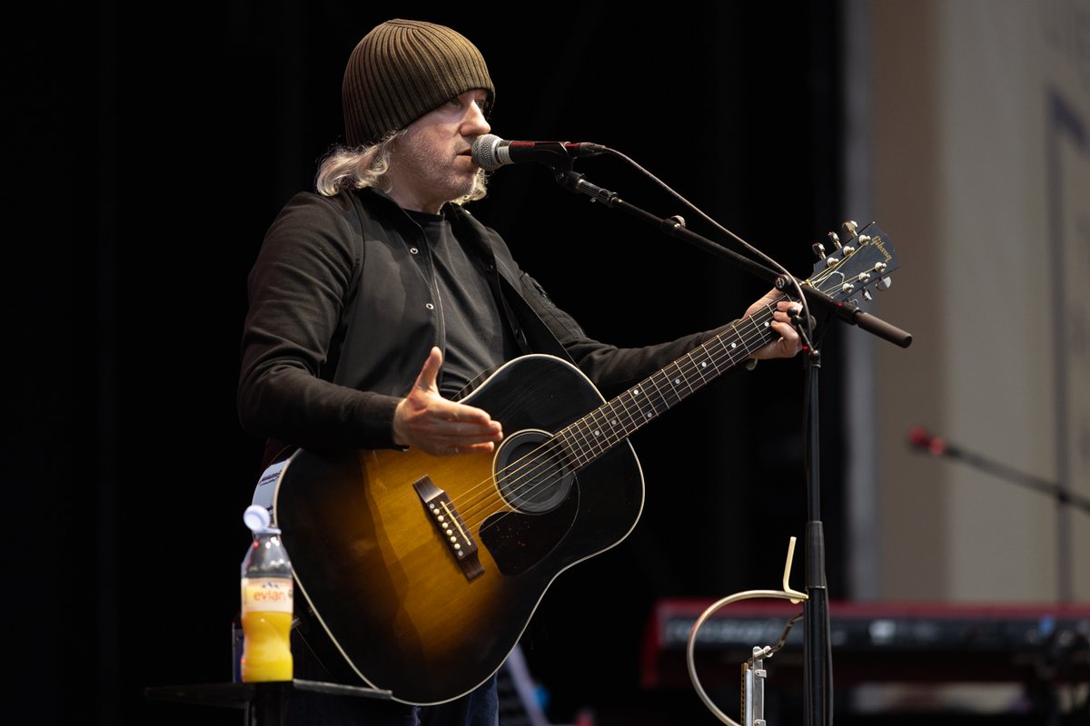 What a gorgeous opener from <a href="/badly_drawn_boy/">Badly Drawn Boy</a> at <a href="/TKMaxx_UK/">TK Maxx</a> presents Live at The Piece Hall supporting @Squeeze!