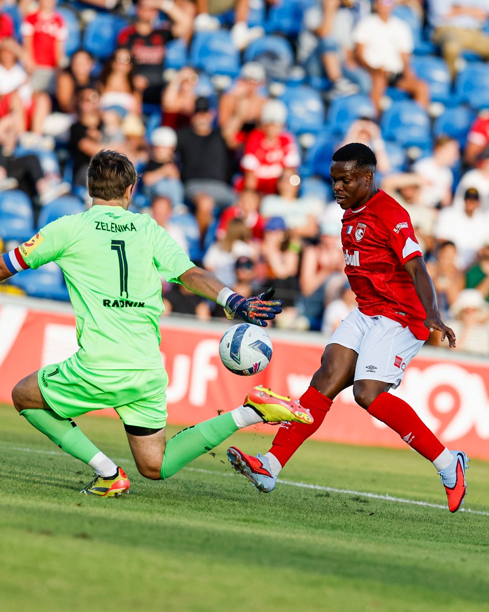 Brenner estreou-se com a camisola do 𝑺𝒂𝒏𝒕𝒂 𝑪𝒍𝒂𝒓𝒂 🔴⚪

#UECL #NaEuropaPelosAçores #PaixãoPelosAçores
