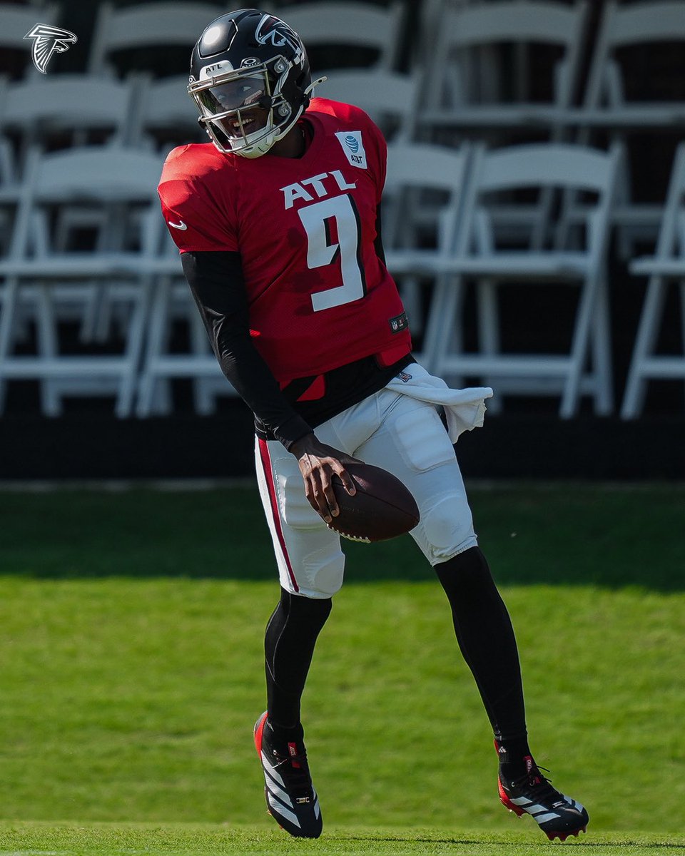 AtlantaFalcons's tweet photo. We outside, @themikepenix 😎 https://t.co/pRYfjKAZ7z