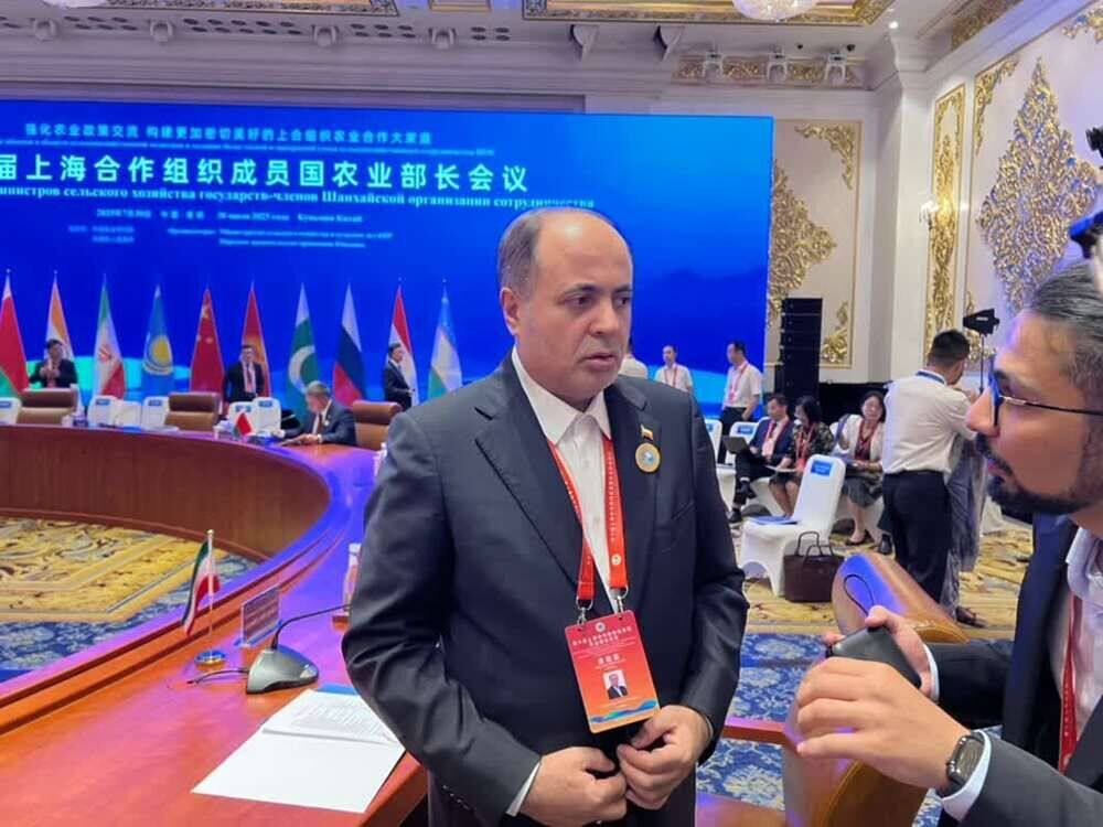 El ministro de Agricultura de #Irán 🇮🇷 anunció durante la X Cumbre de la Organización de Cooperación de #Shanghái 🇨🇳que ambos países buscan duplicar su comercio bilateral en el sector agrícola.