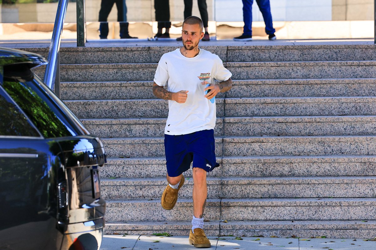 he looks so good!!!!!