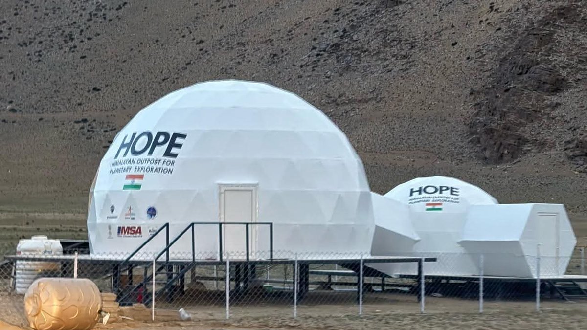 DefenceNewsOfIN's tweet photo. #ISRO begins India's first 10-day Analogue Mission in #TsoKar (Ladakh) to simulate life on Mars. https://t.co/WA4KtCBmMe