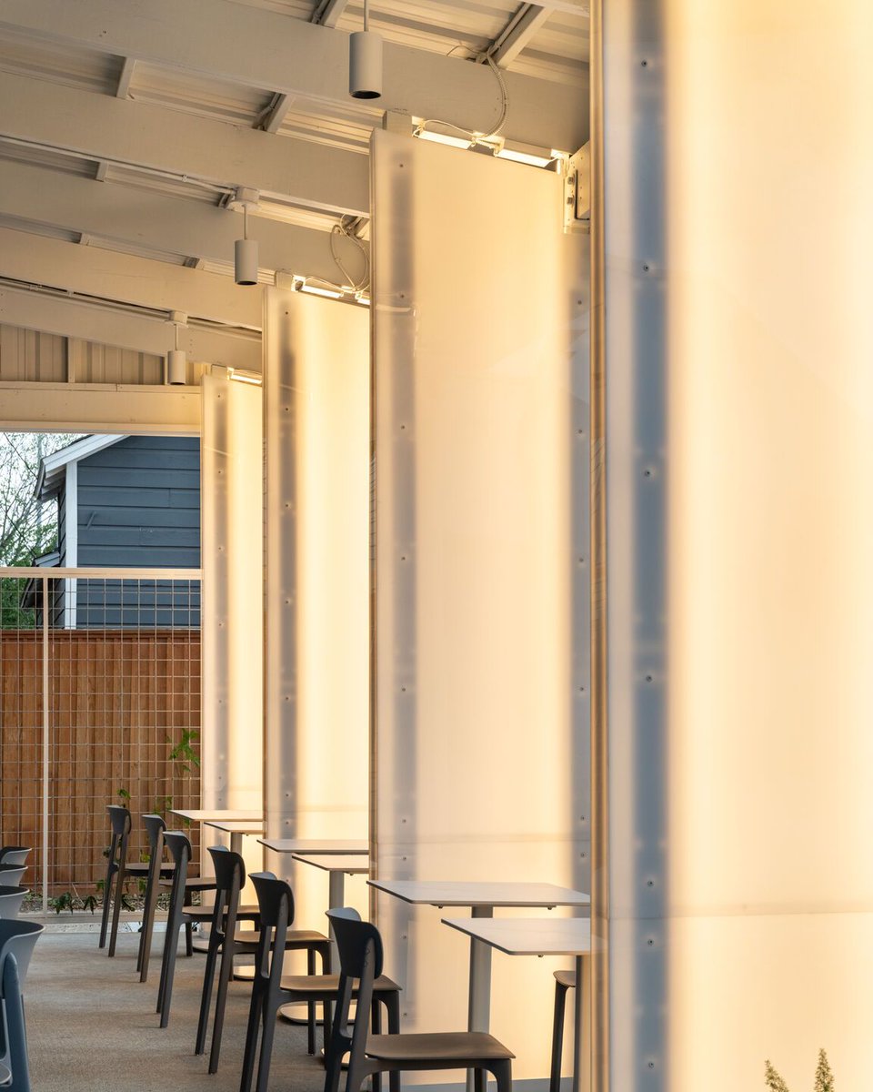 Archello's tweet photo. At Camaraderie, Schaum Architects transform a former garage into a warm, modern restaurant using reclaimed wood, exposed trusses, and crafted millwork.
https://t.co/fk9i4XyRau
#ReclaimedMaterials #OpenKitchenDesign #UrbanCraftsmanship https://t.co/PpRM4JDQxp