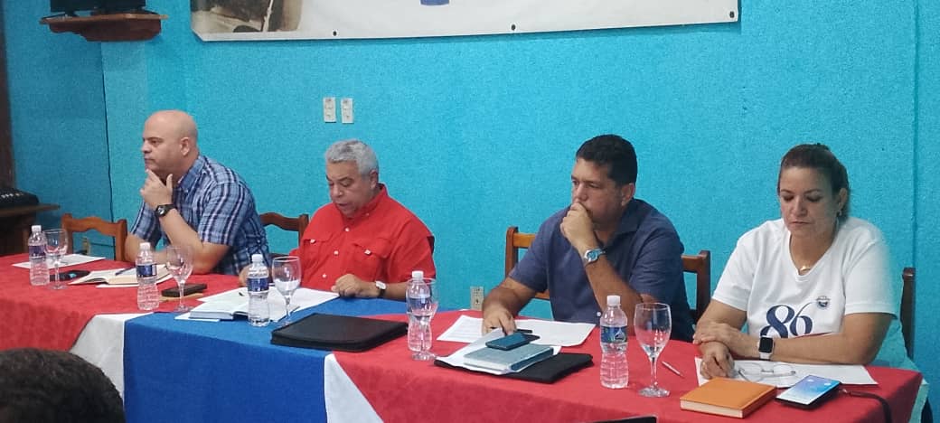 🇨🇺Esta mañana el Las Tunas, intercambiamos con dirigentes sindicales, un espacio de debate sobre el protagonismo de la clase obrera cubana en el reimpulso de la economía nacional, porque siempre #CubaEstáFirme
