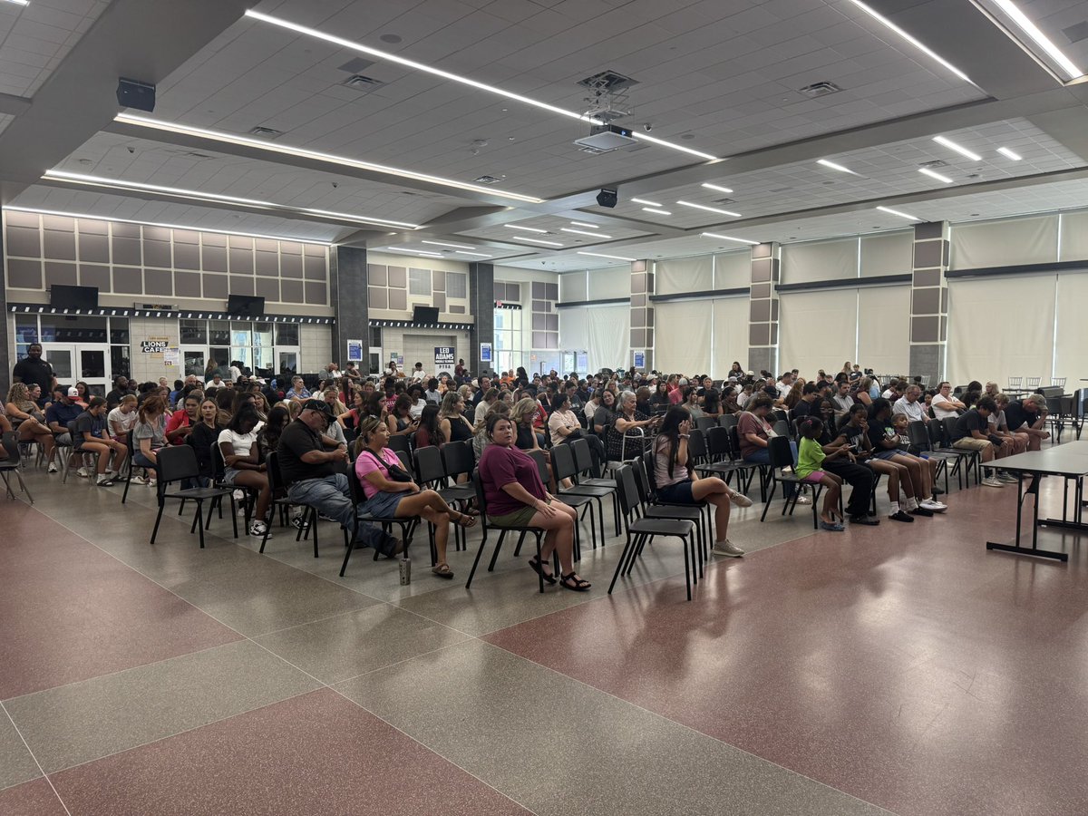 AdamsLadyLions's tweet photo. Thank you to all the parents who came out to our parent meeting! We can’t wait to get this year started! 💪🏽

#ReadytoWork https://t.co/q16oElrVg3