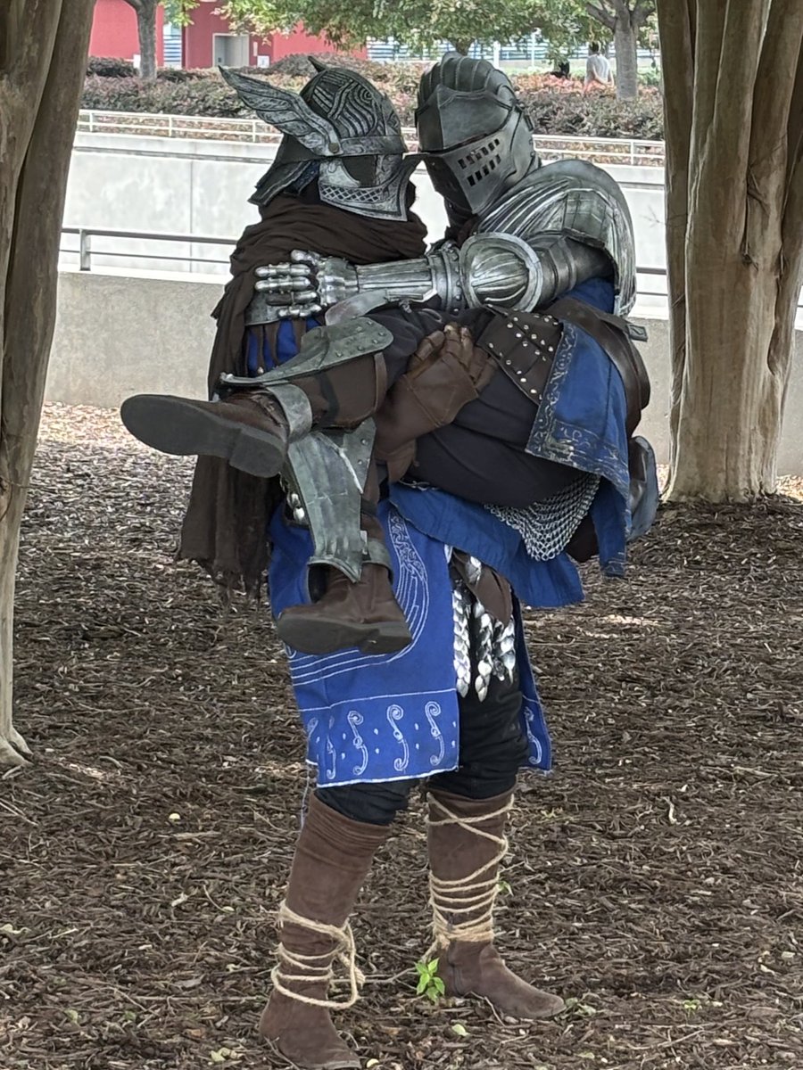 Happy girlfriend day <a href="/cyberlillycos/">𒉭 cyber 𒉭</a> 🥰