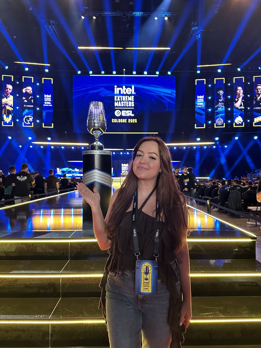 reehplayss's tweet image. Living the dream 💙🇩🇪✨ – @IntelGaming #IEMCologne #IntelCoreUltra