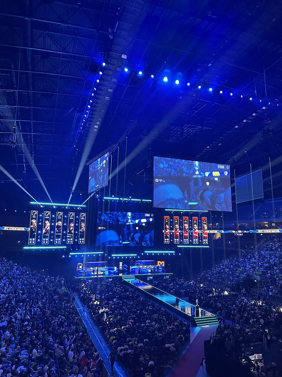 reehplayss's tweet image. Living the dream 💙🇩🇪✨ – @IntelGaming #IEMCologne #IntelCoreUltra