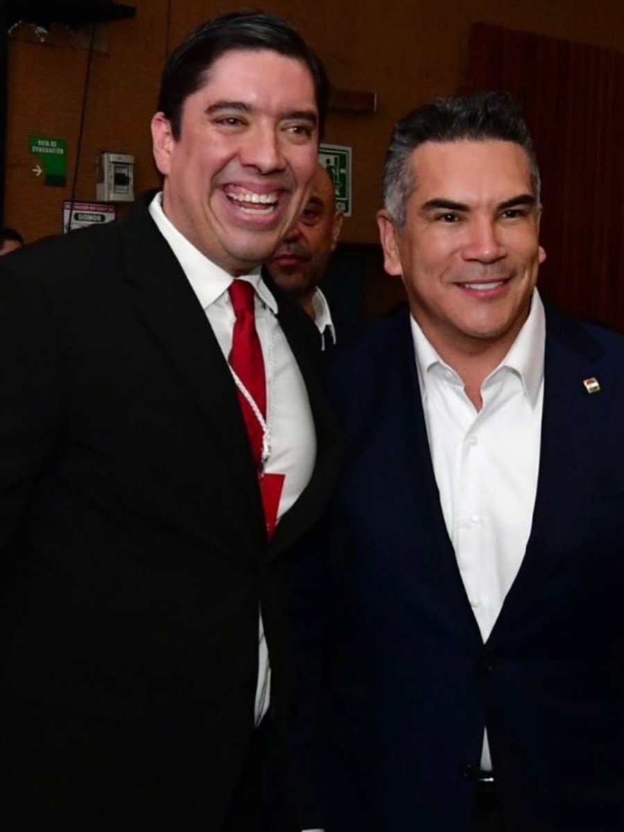 Apoyo total y solidaridad con <a href="/alitomorenoc/">Alejandro Moreno</a>.
El único opositor del país.
🟢⚪️🔴
<a href="/PRI_Nacional/">PRI</a>