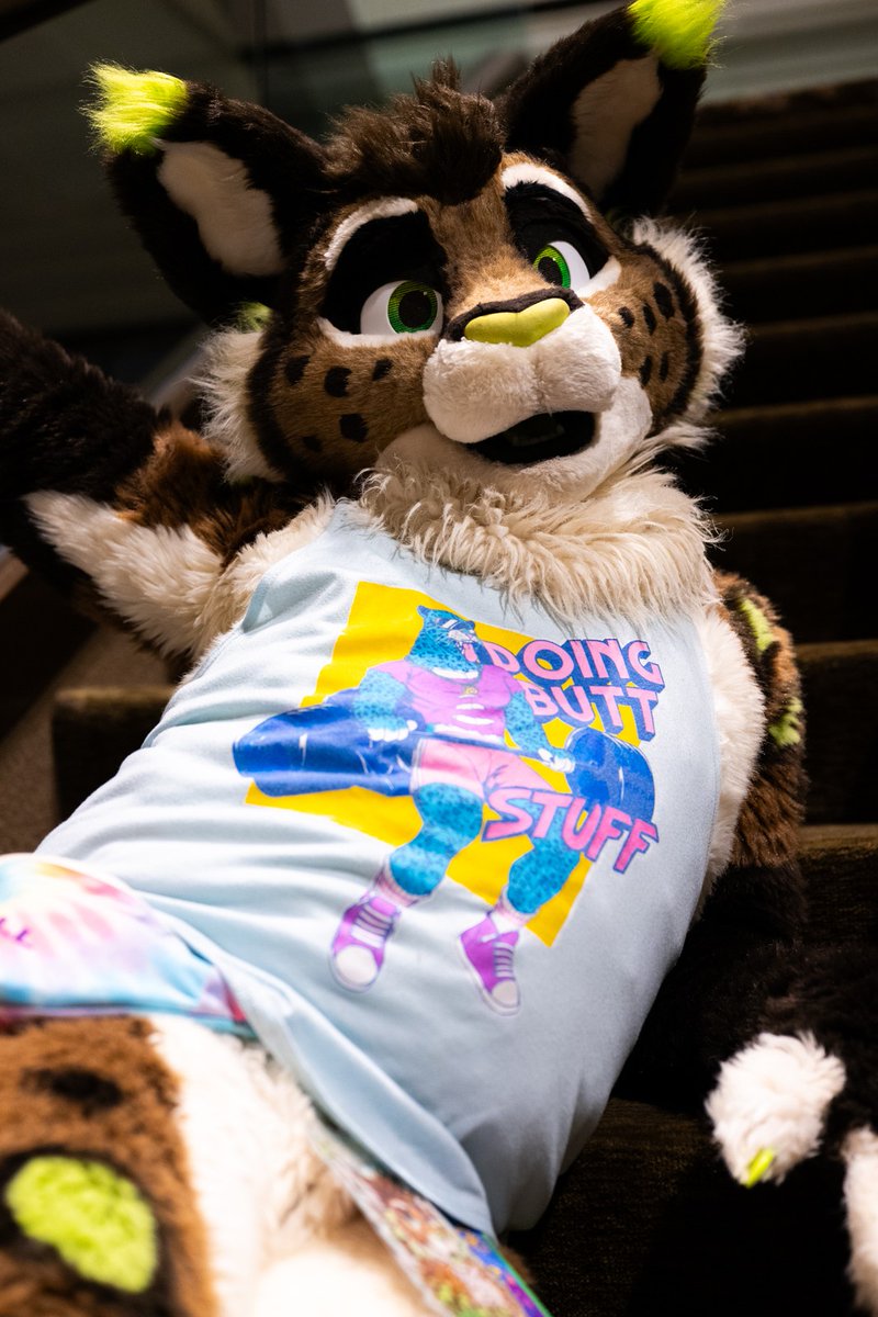 I can't believe it's August already! Time is just flying by...

But! That means only 4 more showers until Christmas! 😺 

📸: <a href="/ToofyTaro/">Taro</a> 
#FursuitFriday