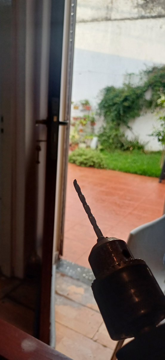 Hacer agujeros callar voz triste en cabeza