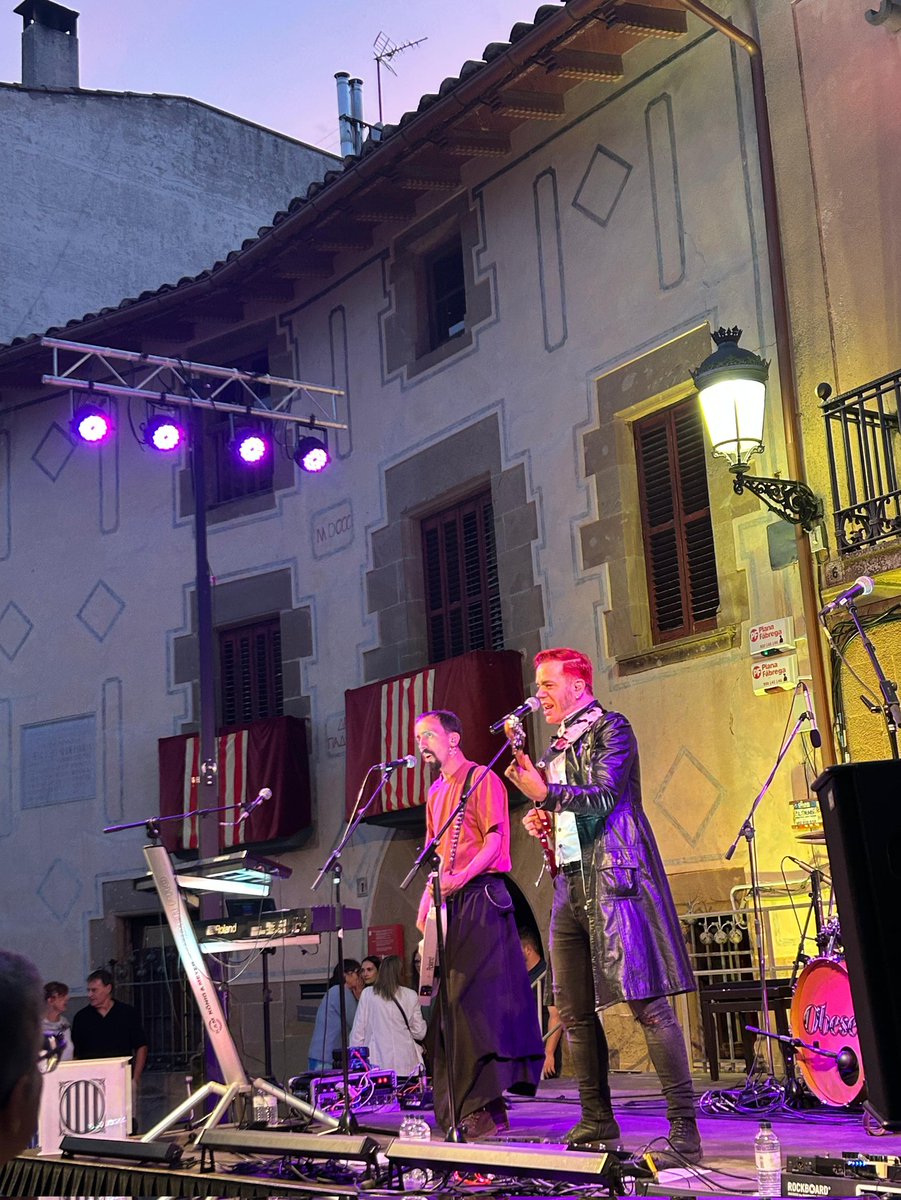 🏠Com cada 1 d'agost hem commemorat Prat de la Riba a la seva Casa Museu en l'aniversari de la seva mort!

Enguany, amb una taula rodona dedicada a la soprano Conxita Badia, en el marc de l'#AnyConxitaBadia pels 50 anys de la seva mort.

I com a colofó, el concert d'@obeses! 🎶