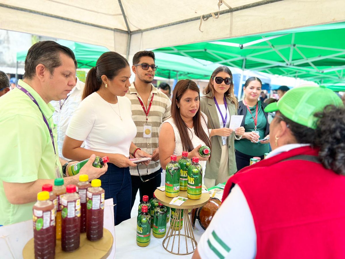 #Babahoyo
Urdaneta dijo presente en la feria “La Fluminense”, mostrando con orgullo el talento de nuestros emprendedores 💪✨ gracias autoridades zonales y provinciales por su visita y respaldo. 💚 <a href="/Agricultura_CZ5/">Agricultura Coordinación Zona 5</a>
