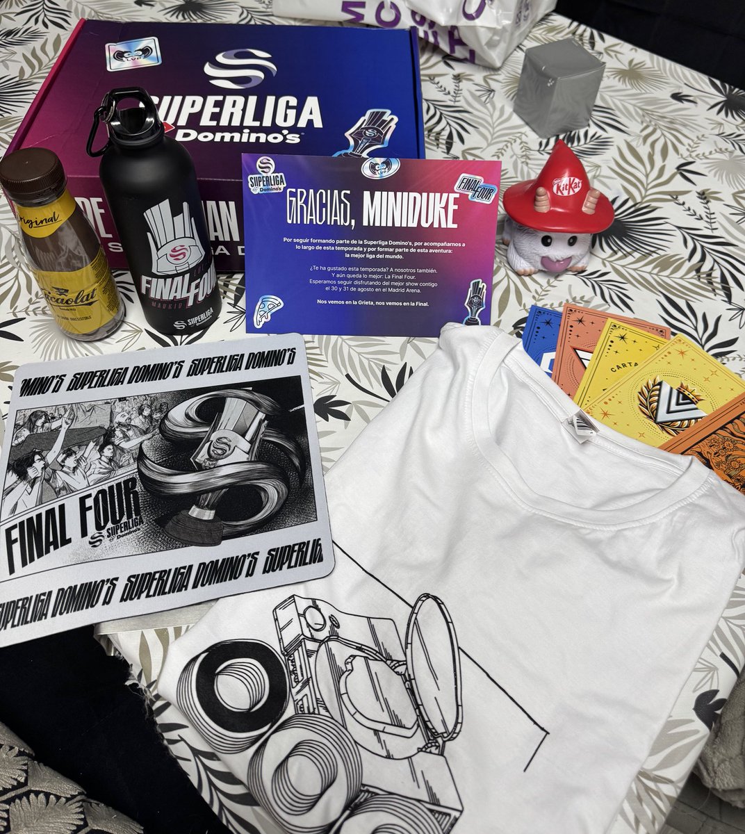 Miniduke (@minidukelol) on Twitter photo Muchas gracias <a href="/LVPesLoL/">Superliga Domino's - League of Legends</a> por el detallazo me ha hecho mucha ilusión 🥰
Volveré. Muchas gracias <a href="/LVPesLoL/">Superliga Domino's - League of Legends</a> por el detallazo me ha hecho mucha ilusión 🥰
Volveré.