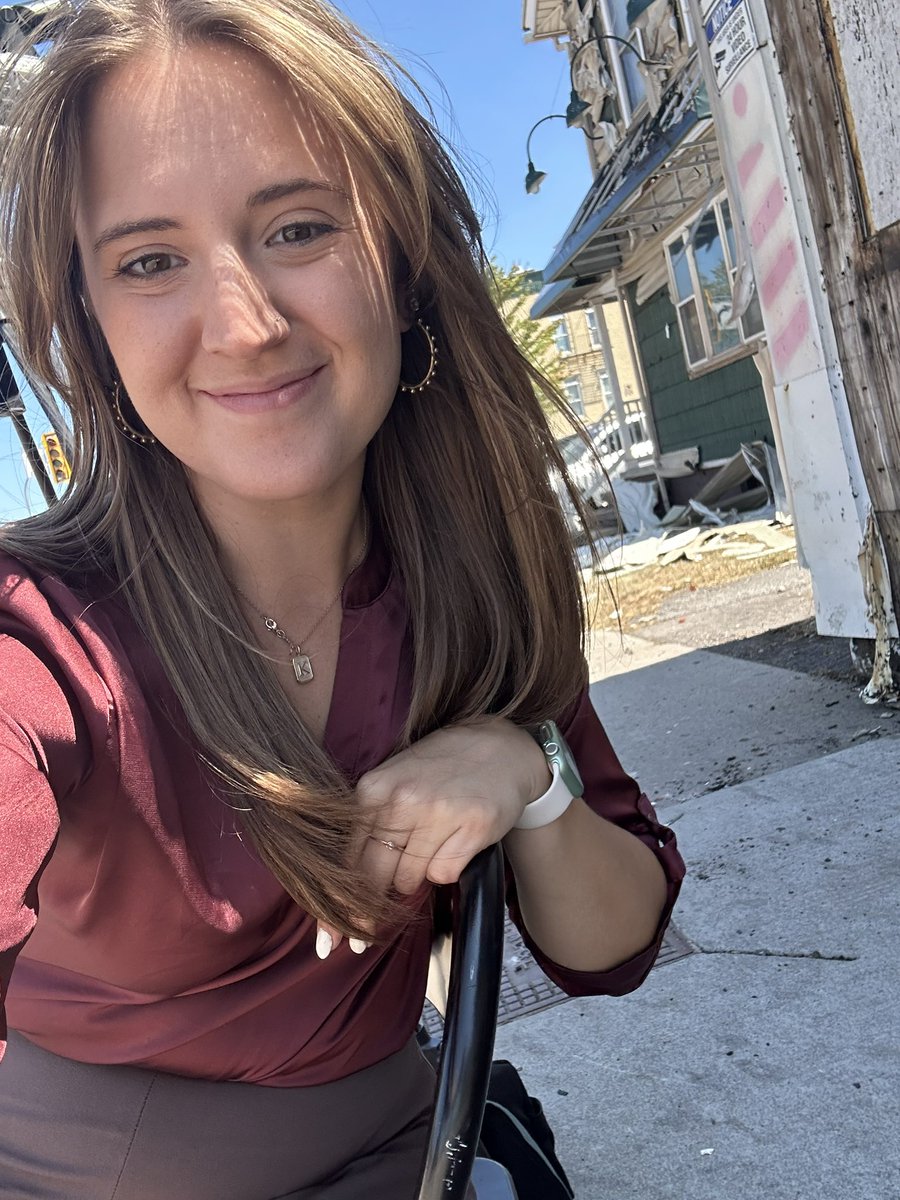 Often times, reporters are on their feet for hours at a time. So when a resident across from the #LyellDeweyAveFire brought out a chair for me to sit on, it reminded me that despite the difficulty of the job, there’s still a lot of good out there. #littlethingsmatter