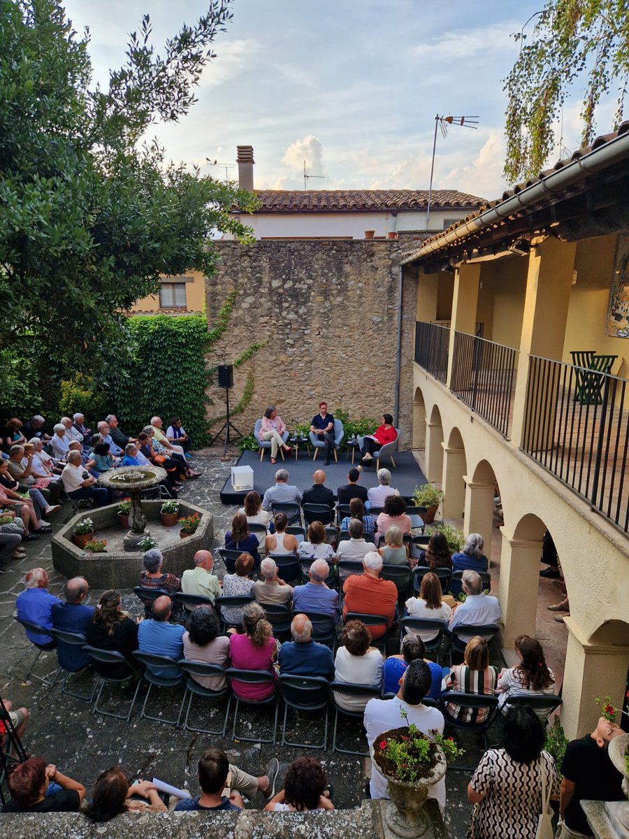 patrimonigencat's tweet image. 🏠Com cada 1 d'agost hem commemorat Prat de la Riba a la seva Casa Museu en l'aniversari de la seva mort!

Enguany, amb una taula rodona dedicada a la soprano Conxita Badia, en el marc de l'#AnyConxitaBadia pels 50 anys de la seva mort.

I com a colofó, el concert d'@obeses! 🎶