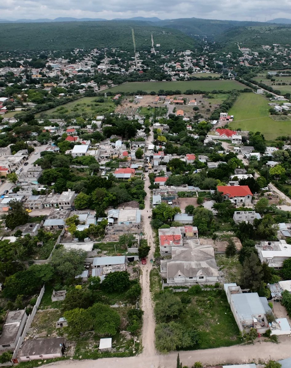 ¡Rayón sigue creciendo sin límites!, hoy arrancamos con los trabajos de la modernización de la Calle Javier Mina, que brindará una mejor seguridad y movilidad víal, Además de incrementar la plusvalía y la calidad de vida de los habitantes de la zona. 🛤

#PotosíSinLímites 💚