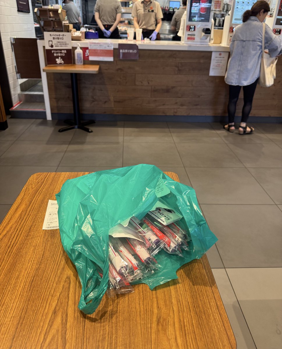 m_u_83586's tweet image. マンジャロ10ミリ8本もらった帰りにラストご飯だと思ってバーガーキングに駆け込む僕