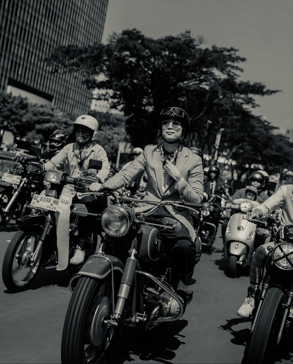Dieorhide's tweet photo. @TamagoPost ㅤ️️ ️️
ㅤ️️ ️️
Pradipta Djatmiko, 1990.
Sehari-hari main musik, kalau senggangnya biasa motoran. Kalian kalau senggang ngapain? 
 ️️
ㅤ️️ https://t.co/4BeZk7nbVQ