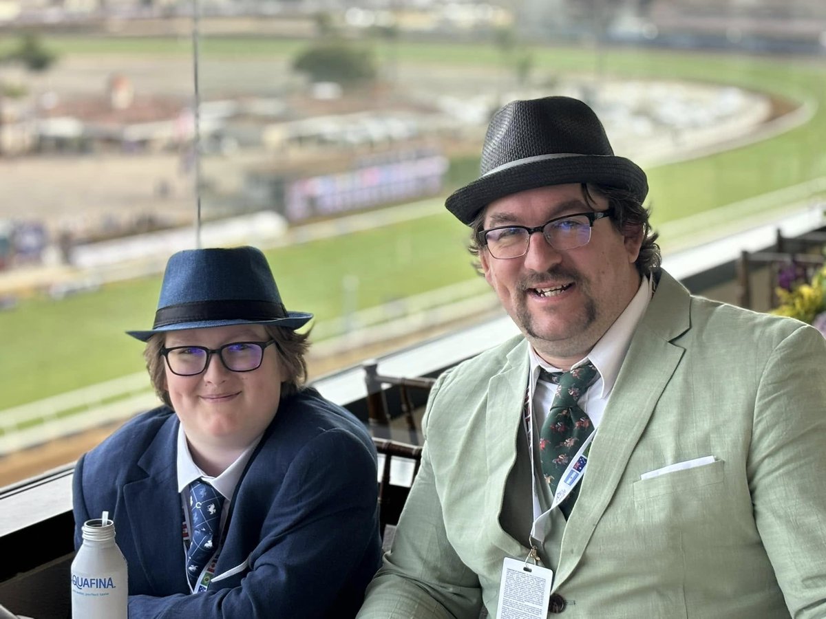 🧵1/5

On a personal note...

I’m just a small-time bettor who has fallen in love with horse racing and have successfully passed that love to my kids.

But I realize the issues within the sport, specifically around betting. The transparency around CAWs..👇