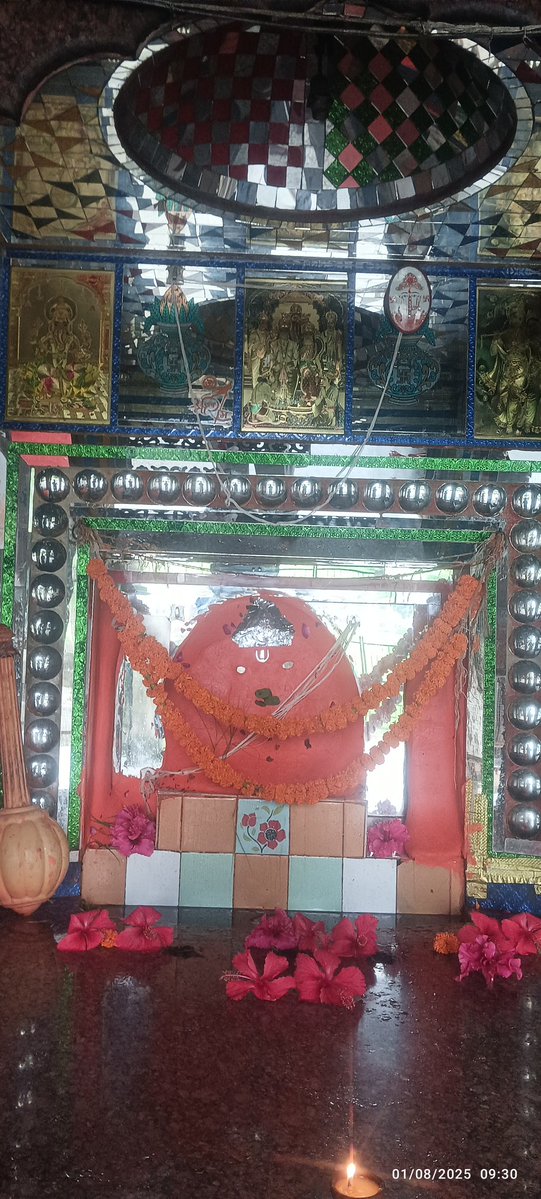 Mukeshh ChoudharyЁЯМ╖ЁЯЪй (@monurajasthan) on Twitter photo рдЬрдм рд╢рдирд┐рджреЗрд╡ рдХреА рдЙрджреНрджрдВрдбрддрд╛ рдХрд╛ рдмрдЬрд░рдВрдЧреА рдиреЗ рджрд┐рдпрд╛ рджрдВрдб,
рдЕрдкрдиреА рдкреВрдВрдЫ рдореЗрдВ рдмрд╛рдВрдзрдХрд░ рдШреБрд╕рд╛рдП рддреАрди рд▓реЛрдХ рдЕрдЦрдгреНрдб !
рдмрдЬрд░рдВрдЧ рдмрд▓реА рдХреЛ рд╢рдирд┐рджреЗрд╡ рдиреЗ рджрд┐рдпрд╛ рдерд╛ рддрдм рд╡рдЪрди,
рддреБрдореНрд╣рд╛рд░реЗ рднрдХреНрддреЛ рдХреА рд░рд╛рд╣ рдореЗрдВ рдЖрдПрдВрдЧреЗ рди рдХрднреА рд╣рдо !
рд╕рд╛рдврд╝реЗ рд╕рд╛рддреА рдпрд╛ рдвреИрдпрд╛ рдХрд╛ рд╣реЛрдЧрд╛ рди рдХреЛрдИ рдкреНрд░рднрд╛рд╡ ,
рд╣рдиреБрдорд╛рди рднрдХреНрдд рдХреЗ рдЬреАрд╡рди рдореЗ рд░рд╣реЗрдЧрд╛ рди рдХреЛрдИ рдЕрднрд╛рд╡ !
#рдЬрдп_рд╢реНрд░реА_рд░рд╛рдо рдЬрдм рд╢рдирд┐рджреЗрд╡ рдХреА рдЙрджреНрджрдВрдбрддрд╛ рдХрд╛ рдмрдЬрд░рдВрдЧреА рдиреЗ рджрд┐рдпрд╛ рджрдВрдб,
рдЕрдкрдиреА рдкреВрдВрдЫ рдореЗрдВ рдмрд╛рдВрдзрдХрд░ рдШреБрд╕рд╛рдП рддреАрди рд▓реЛрдХ рдЕрдЦрдгреНрдб !
рдмрдЬрд░рдВрдЧ рдмрд▓реА рдХреЛ рд╢рдирд┐рджреЗрд╡ рдиреЗ рджрд┐рдпрд╛ рдерд╛ рддрдм рд╡рдЪрди,
рддреБрдореНрд╣рд╛рд░реЗ рднрдХреНрддреЛ рдХреА рд░рд╛рд╣ рдореЗрдВ рдЖрдПрдВрдЧреЗ рди рдХрднреА рд╣рдо !
рд╕рд╛рдврд╝реЗ рд╕рд╛рддреА рдпрд╛ рдвреИрдпрд╛ рдХрд╛ рд╣реЛрдЧрд╛ рди рдХреЛрдИ рдкреНрд░рднрд╛рд╡ ,
рд╣рдиреБрдорд╛рди рднрдХреНрдд рдХреЗ рдЬреАрд╡рди рдореЗ рд░рд╣реЗрдЧрд╛ рди рдХреЛрдИ рдЕрднрд╛рд╡ !
#рдЬрдп_рд╢реНрд░реА_рд░рд╛рдо