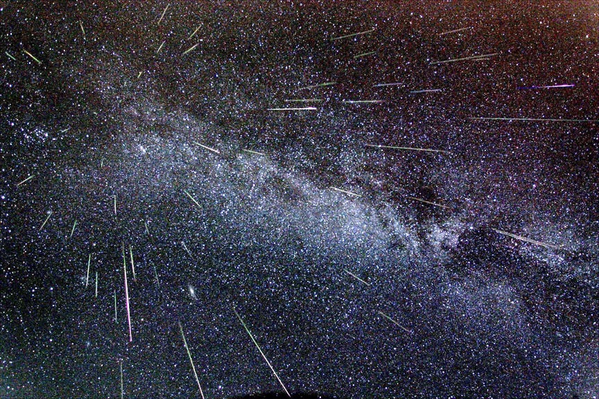 🇫🇷💫 FLASH | Avec l’arrivée du mois d’août, les étoiles filantes seront de plus en plus visibles. L'essaim des Perséides, que nous traverserons jusqu'au 23 août, verra sa nuit la plus riche en étoiles filantes du 12 et du 13 août, avec 50 voire 100 étoiles filantes visibles par
