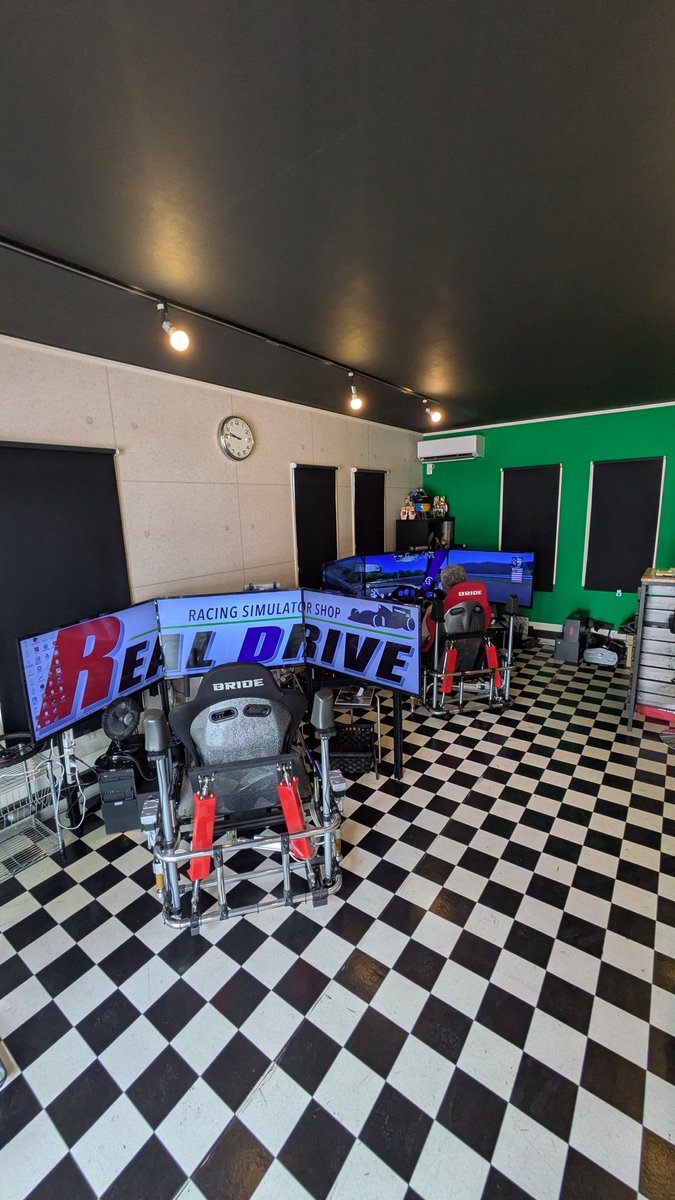 rss_REAL_DRIVE's tweet image. 今日も元気に営業スタートしました‼️
今日は、朝一番からオートガレージメガテックでのオイル交換作業の待ち時間にレーシングシミュレーターでシミュレータードリフト楽しんで頂いております😊
当店、整備工場併設なので整備依頼のついでにシミュレーターご利用も可能です。
お気軽にご来店下さい🏎️