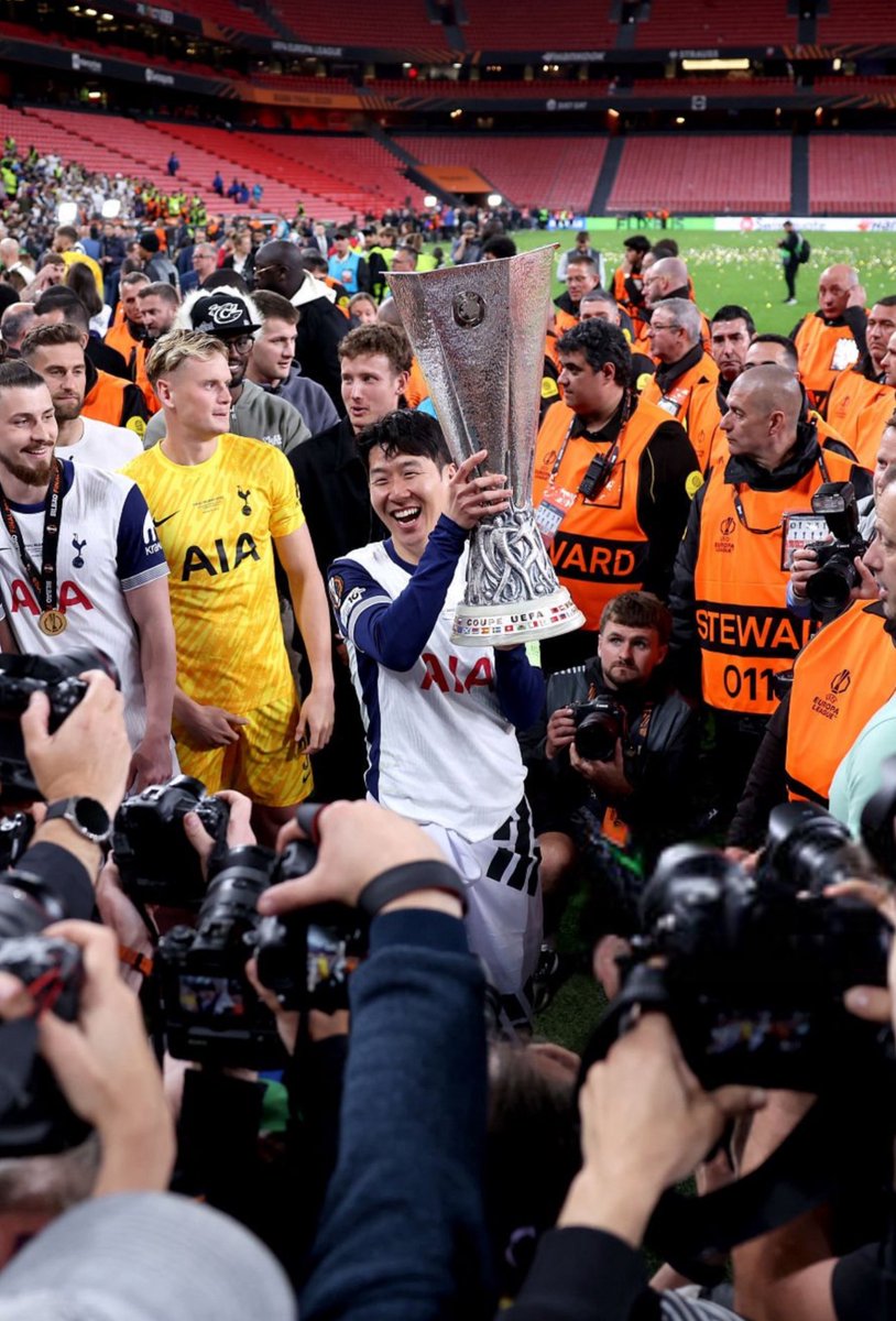 🗣️ Son Heung-min: “Dengan segala hormat, saya ingin menginformasikan bahwa saya telah memutuskan untuk meninggalkan klub ini pada musim panas. Klub juga mendukung keputusan ini secara profesional.”

“Saya datang ke London Utara sebagai seorang anak yang bahkan belum bisa
