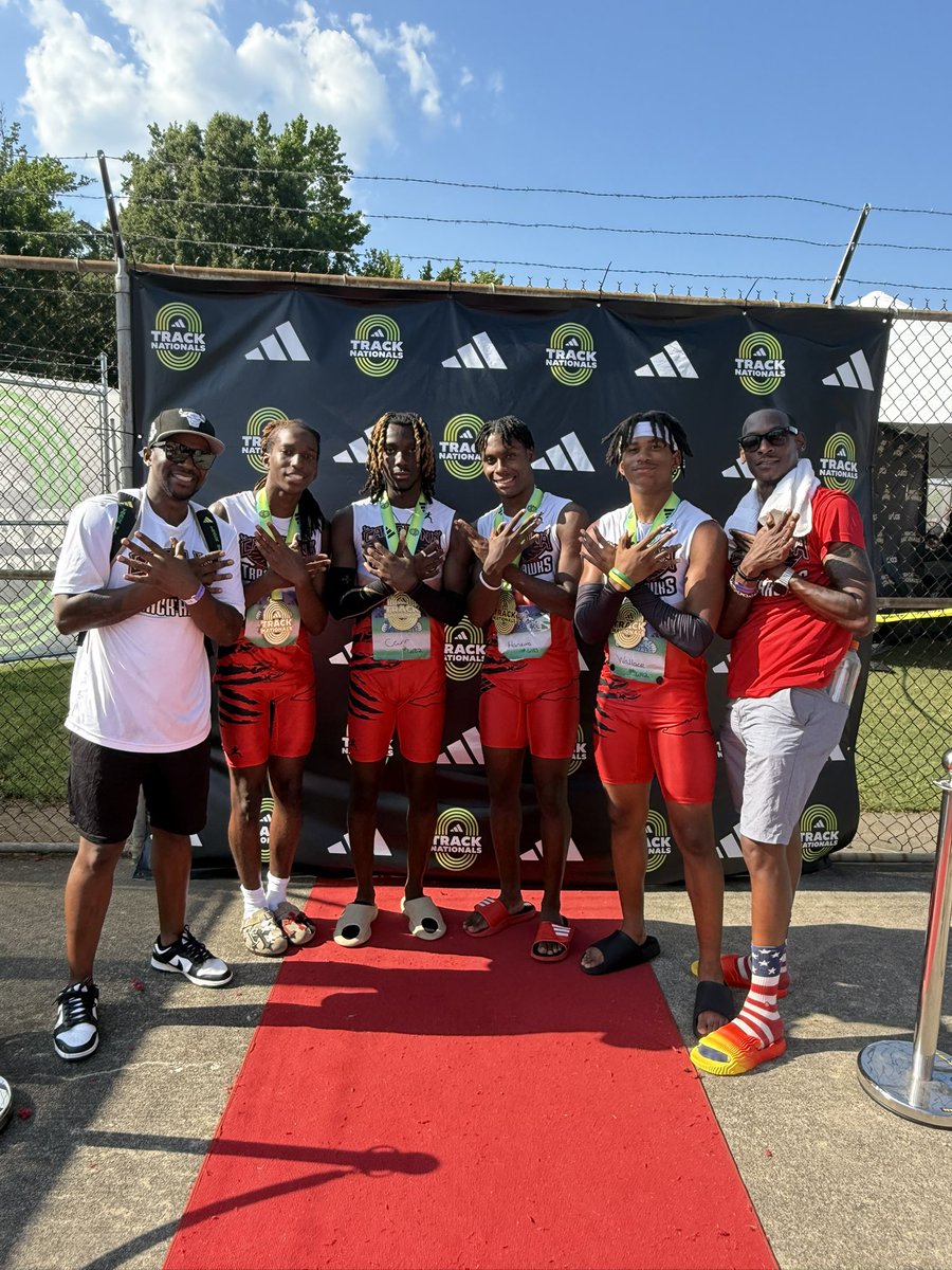 ✌🏾 AAU Summer Track
#footballsznloading #upnext