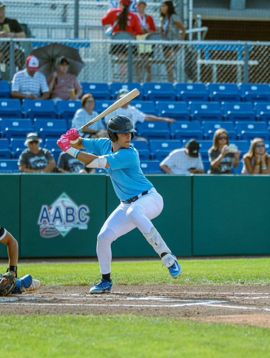 Vibes are high here in Farmington as Midland SW continues to make their presence known. An 8-5 win over Dulins Dodgers punches their ticket to the semis! 

#OneFa〽️