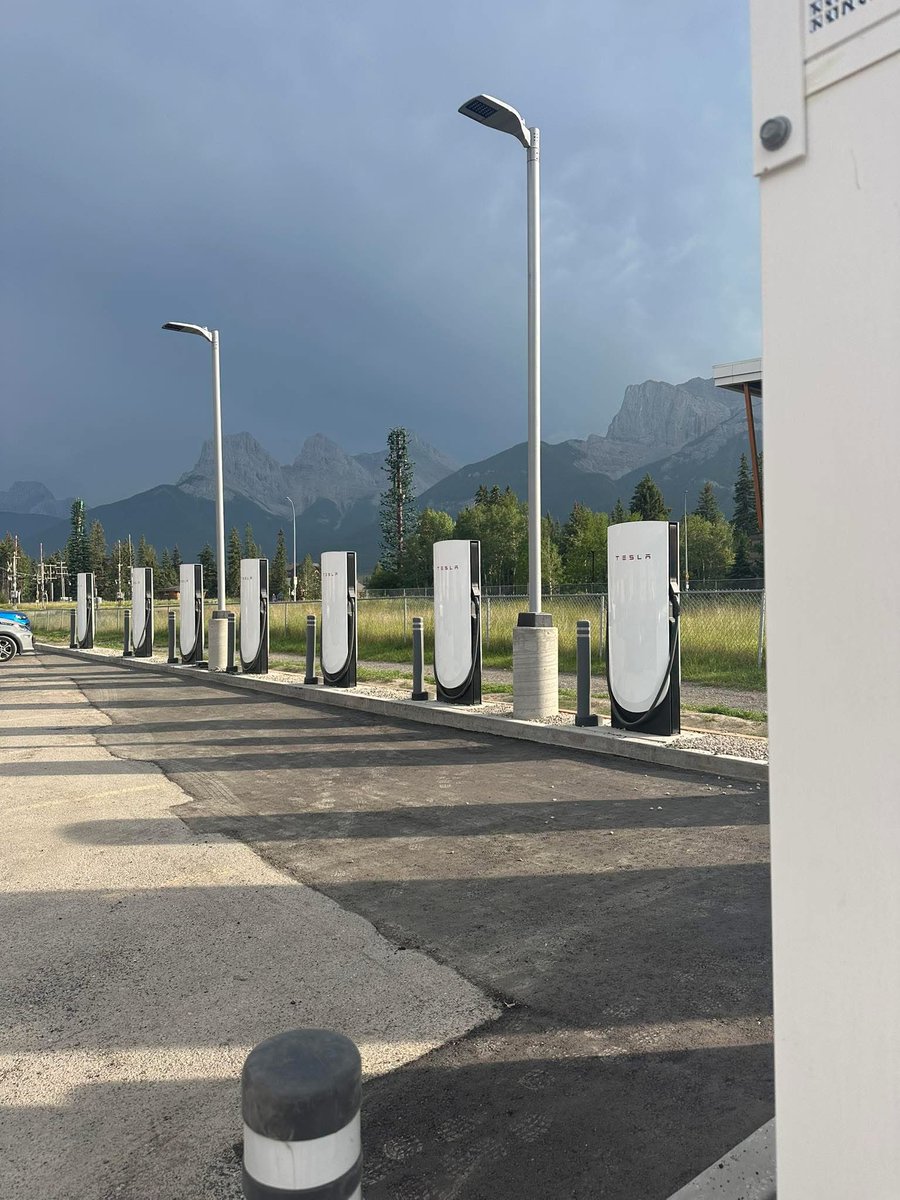 DriveTeslaca's tweet image. UPDATE: Fencing removed, paving complete, just waiting for power now ⚡️ 

📸: John P