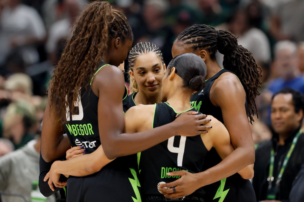 Storm starters for tonight’s game against Los Angeles
Sparks. Tipoff in 10 minutes on ION.

G – Skylar Diggins
G – Erica Wheeler
F – Gabby Williams
F – Nneka Ogwumike
C – Ezi Magbegor