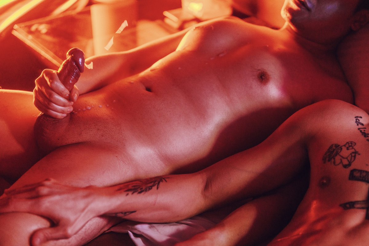 💦

六月去了葛的攝影現場見習
肥屌真的整場硬梆梆🍆
餘興節目時提姆的大噴射瞬間
也被好好地記錄了下來🥵

感謝讓我參與的
<a href="/jay_jie1228/">葛</a> 🥊
<a href="/XXDanieLiu/">XXDanieL</a> 📷 

🫶