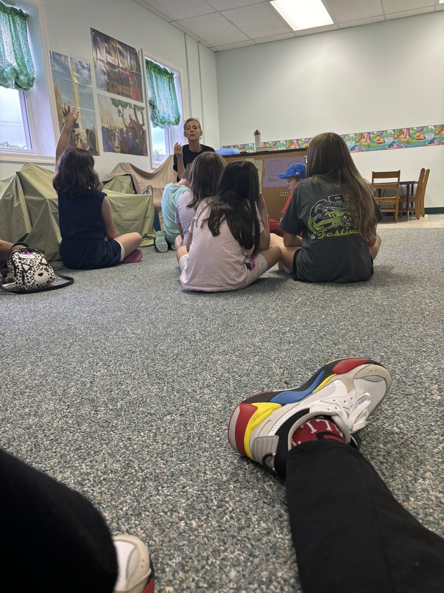 Dar2Tuff09's tweet photo. Volunteering at local church #community #FaithFamilyFootball #makingadifference #PUMA https://t.co/QpQRlxEdyM