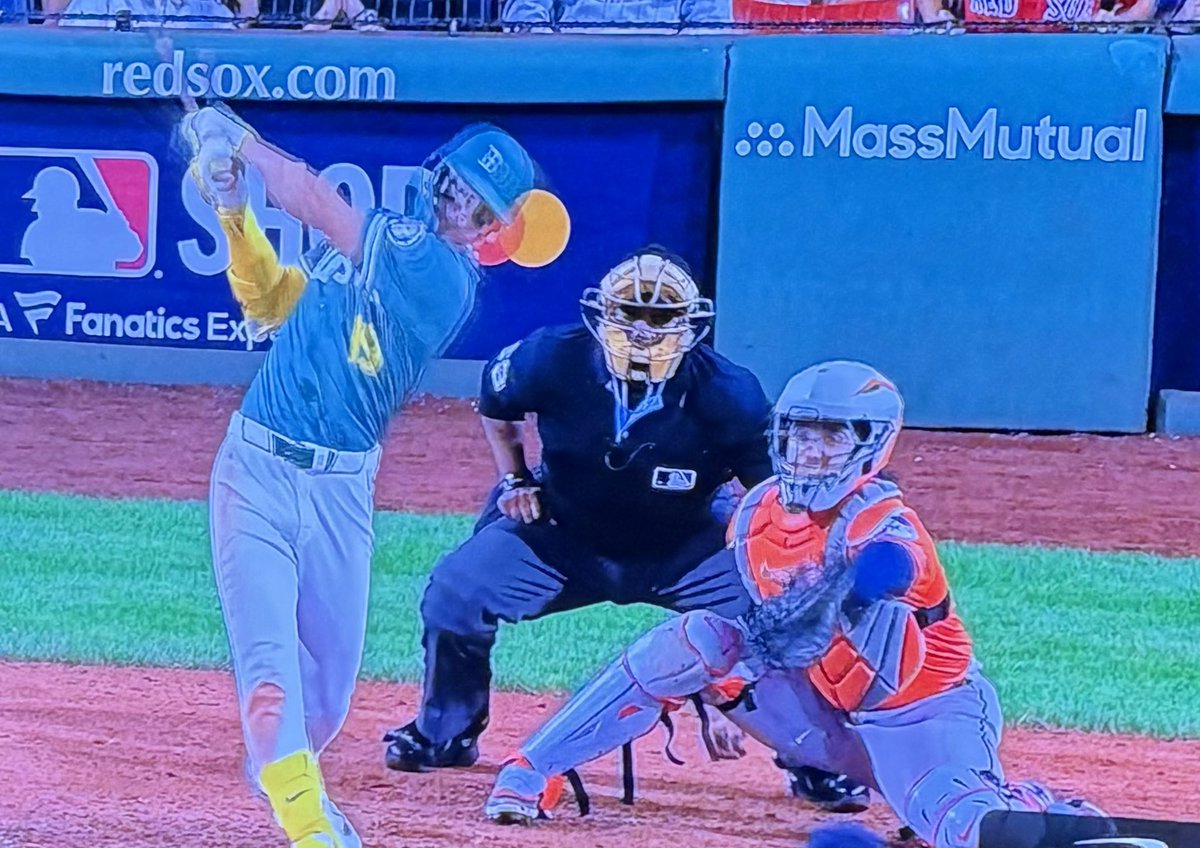 robertwolf32's tweet image. #RomanAnthony 
1st walk off 
@RedSox 
beat Astros in extra innings 
#dirtywater 
#BostonStrong 💪