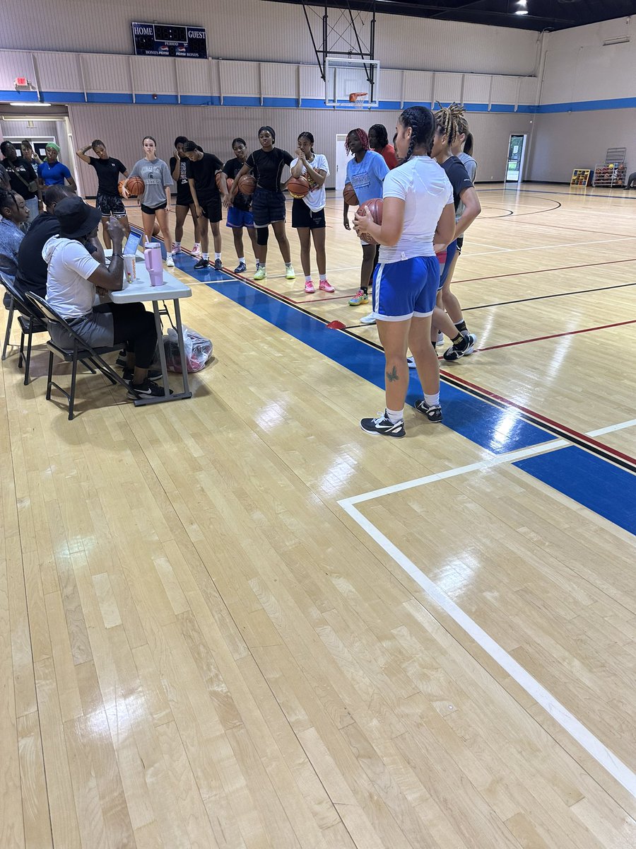 Derrick Teagle (@ths0824) on Twitter photo Thank you <a href="/CoachB_HindsWBB/">Brandon Taylor</a> and <a href="/CoachCocoa3/">Lauren Falohun</a> for starting our showcase out with the Seniors only workout. You guys gave our ladies so much knowledge.
Thank you <a href="/DStJohn27/">David St.John</a> for being a true brother. Thank you <a href="/NewnanHoops/">Newnan Hoops</a> for leading the workouts. Great to hear about the offers ✍🏽 Thank you <a href="/CoachB_HindsWBB/">Brandon Taylor</a> and <a href="/CoachCocoa3/">Lauren Falohun</a> for starting our showcase out with the Seniors only workout. You guys gave our ladies so much knowledge.
Thank you <a href="/DStJohn27/">David St.John</a> for being a true brother. Thank you <a href="/NewnanHoops/">Newnan Hoops</a> for leading the workouts. Great to hear about the offers ✍🏽