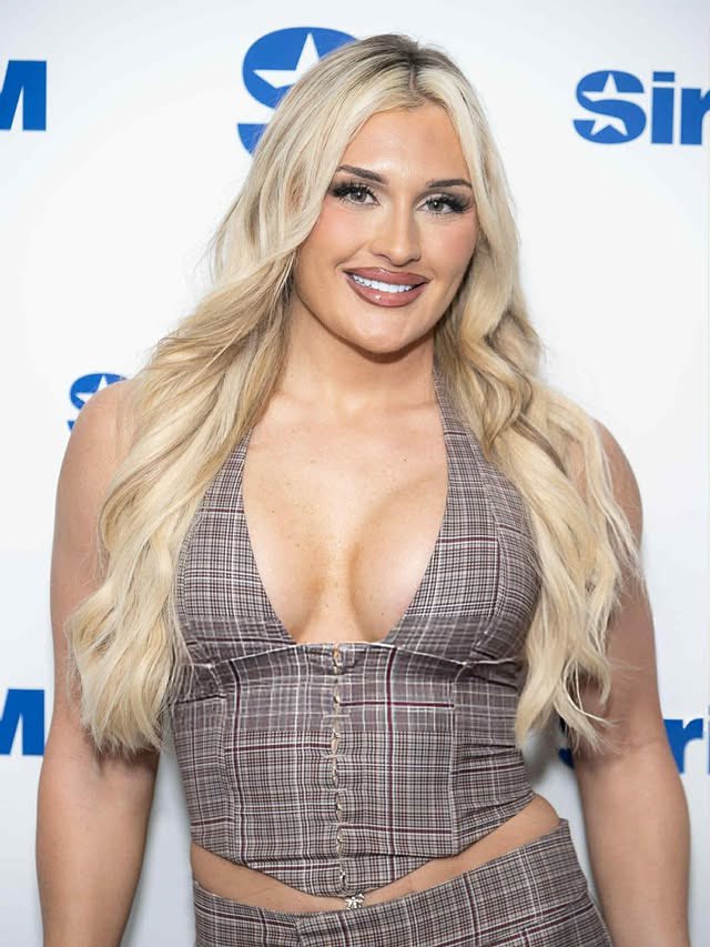 #SummerSlam   FOLLOW TRAIN!

- Follow me &amp; RT
- Like this tweet
- Reply with a GIF of your favorite wrestler.
- Like and follow everyone who does this.