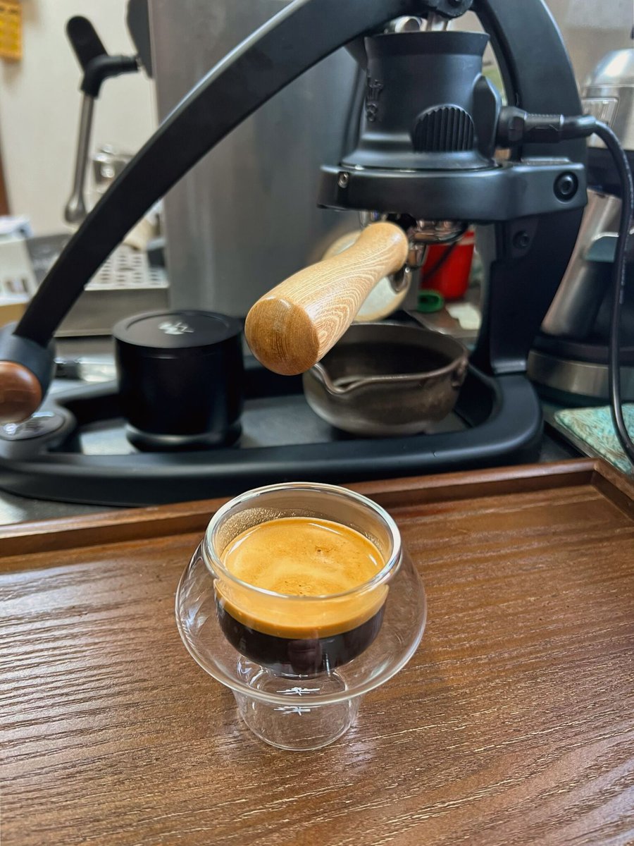 のんびり生活情報 (@sendai_jyouhou) on Twitter photo エスプレッソ ターボショット
<a href="/nob_caffe/">NOB COFFEE</a> さん エルサルバドル パカマラ
花の様な花や安里ナッツのような香りピンクグレープフルーツに似たフルーティーな爽やかな酸味まろやかな甘味、豊かな口当たりの美味しい一杯
ターボショット 美味しいです ^^)v
Flair 58+ In 15g Out 40g 純正バスケット エスプレッソ ターボショット
<a href="/nob_caffe/">NOB COFFEE</a> さん エルサルバドル パカマラ
花の様な花や安里ナッツのような香りピンクグレープフルーツに似たフルーティーな爽やかな酸味まろやかな甘味、豊かな口当たりの美味しい一杯
ターボショット 美味しいです ^^)v
Flair 58+ In 15g Out 40g 純正バスケット