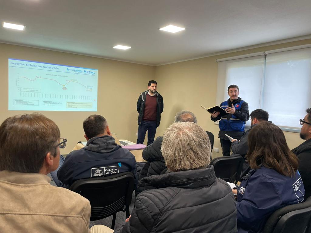 2aJunta's tweet image. [AHORA] Junto a las Juntas de vigilancia @_ESVAL, DGA, @CNRCHILE, @SISS_CHILE, DOH regional, @MOPValparaiso, @MinagriCL reunidos en mesa técnica para
analizar la gestión del Embalse Los Aromos en el corto y mediano plazo.