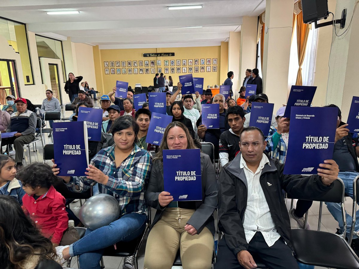 ¡Hoy entregamos 3️⃣4️⃣ títulos de propiedad en Latacunga, Salcedo y Pujilí! 

Gracias al compromiso del Gobierno de #ElNuevoEcuador y al trabajo del Miduvi, 34 familias ahora cuentan con seguridad jurídica sobre su hogar.