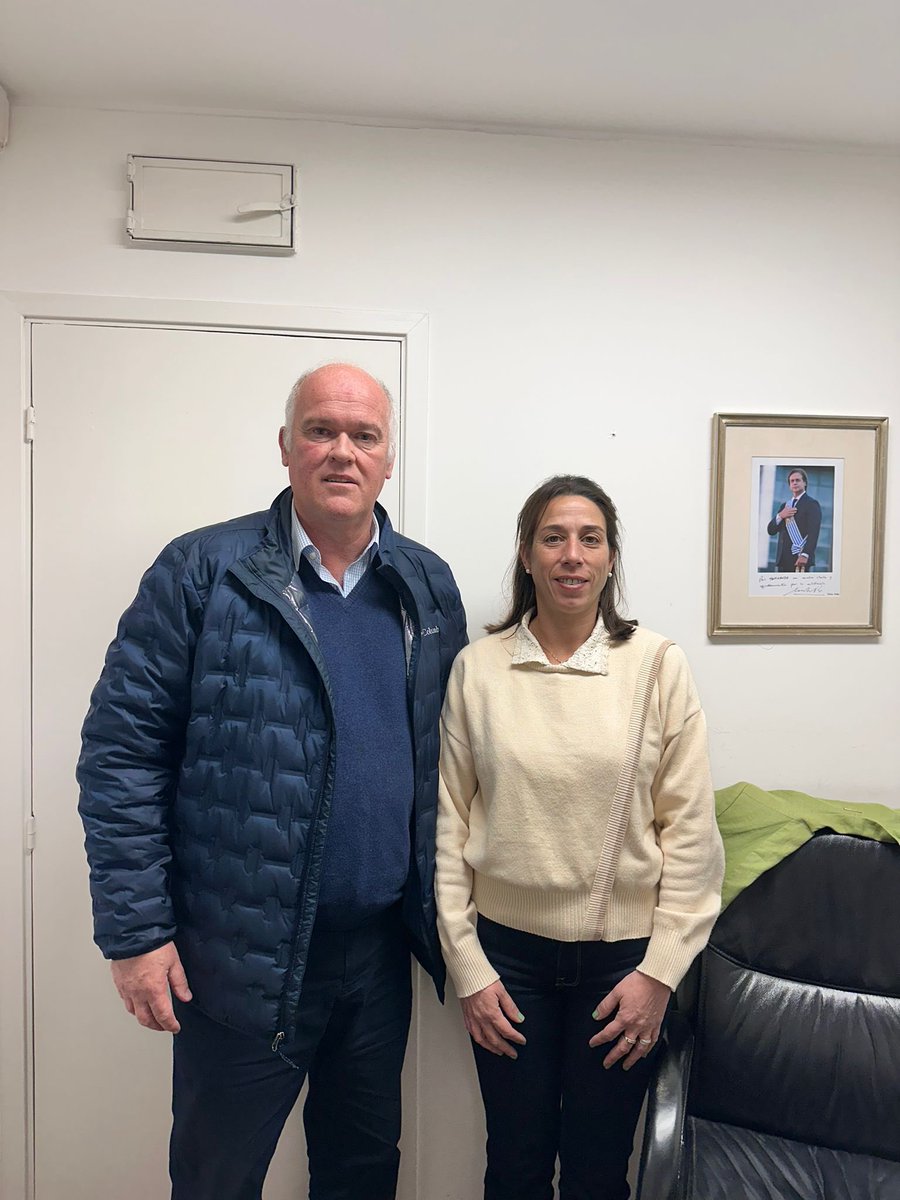 Juan Jose Olaizola (@juanjoolaizola) on Twitter photo Visitando a nuestra amiga la Edil <a href="/faraujo404/">Fernanda Araujo</a> en la Junta Departamental de Montevideo Visitando a nuestra amiga la Edil <a href="/faraujo404/">Fernanda Araujo</a> en la Junta Departamental de Montevideo