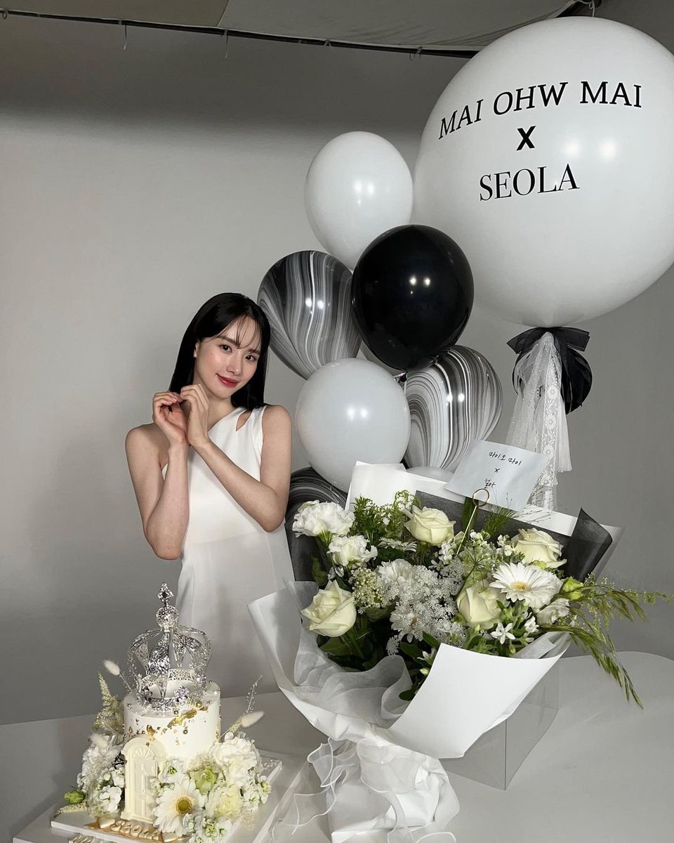 divinitysite's tweet image. I'm going to #𝕜i𝐥𝐥私の𝖉o͞ub𝕥 tonight ! Pero no podía permitirme llegar con las manos vacías así que pasé primero por algunos globos, flores y obviamente una preciosa #𝖉rǝ𝕒𝕞𝕚nʼ𝑪a͟𝕜ǝ 🧁 ( que es lo que está de moda ) para felicitar a mis bebés. 🤍

sū𝕡𝕖r s𝕙y #𝐌i𝕙āi