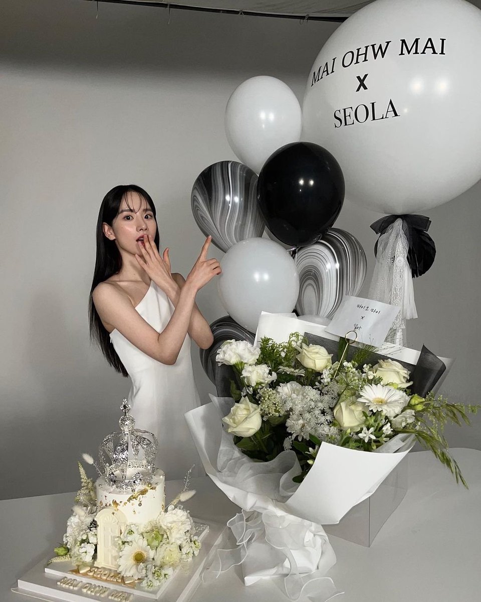 divinitysite's tweet image. I'm going to #𝕜i𝐥𝐥私の𝖉o͞ub𝕥 tonight ! Pero no podía permitirme llegar con las manos vacías así que pasé primero por algunos globos, flores y obviamente una preciosa #𝖉rǝ𝕒𝕞𝕚nʼ𝑪a͟𝕜ǝ 🧁 ( que es lo que está de moda ) para felicitar a mis bebés. 🤍

sū𝕡𝕖r s𝕙y #𝐌i𝕙āi