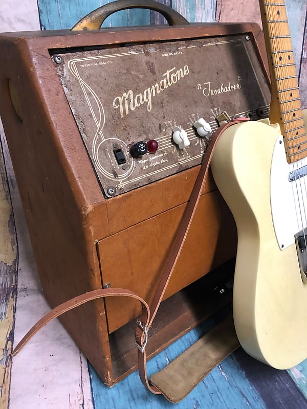 1951 Bronson Melody King, in really nice shape for 74 years old. Bronson was a Detroit firm (hometown) specializing in lap steels and accordions. I have 3 of the blue and white Valco Bronsons, a Dickerson MOTS Bronson and this.

2 6L6, original Jensen speaker. Love that Tolex and