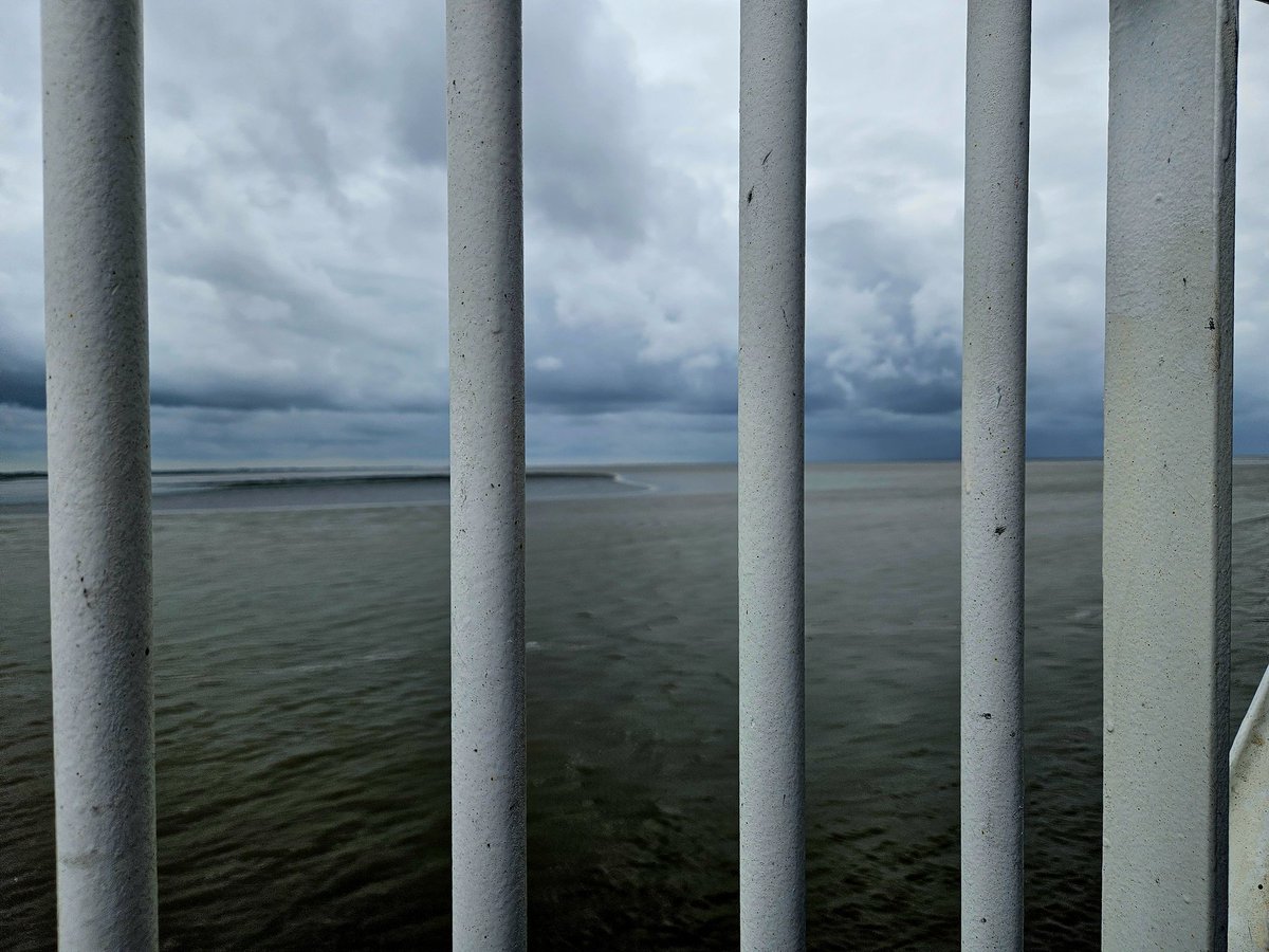 Lijnenspel en Hollandse luchten vanaf de veerboot. #Wagenborg #Ameland